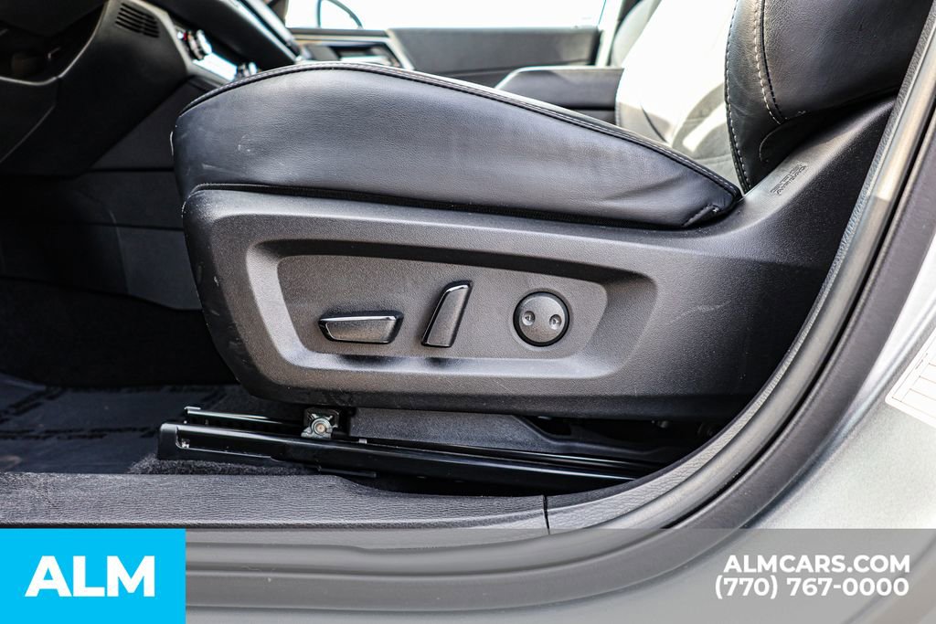 Used 2025 Mitsubishi Outlander SE image 28