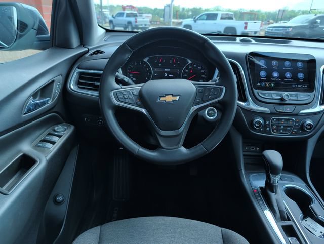 Used 2023 Chevrolet Equinox LT FWD image 2