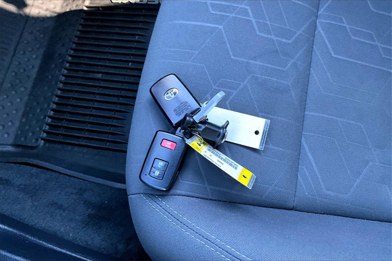 Used 2019 Toyota Tacoma TRD Off-Road w/ Technology Package image 29