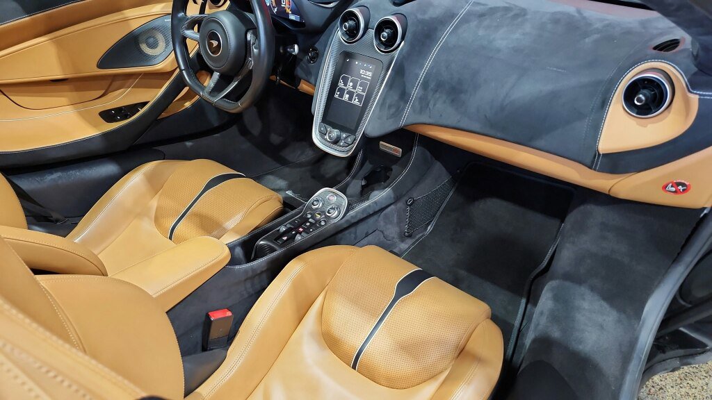 Used 2019 McLaren 570S Spider RWD image 26