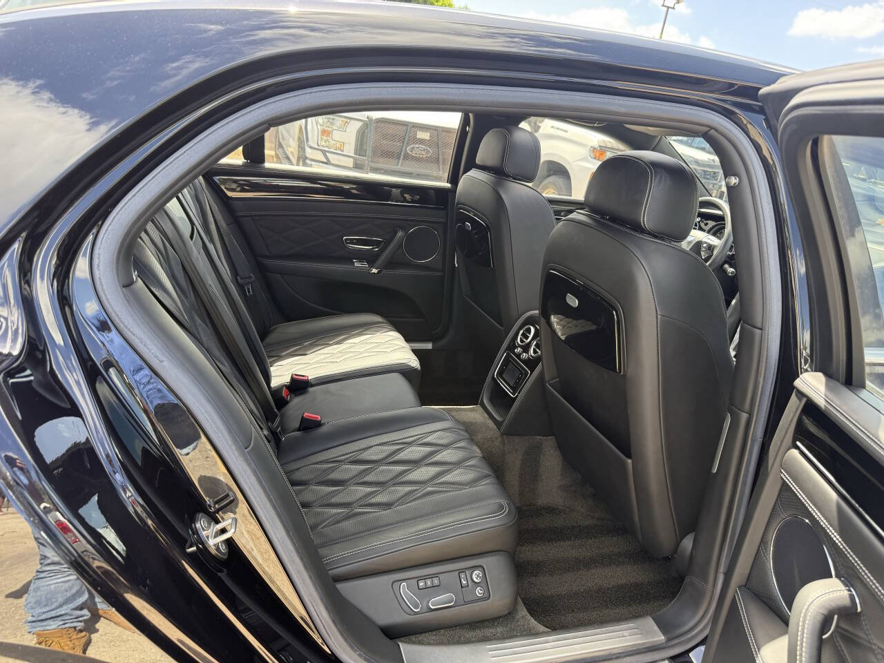 Used 2015 Bentley Flying Spur V8 AWD/4WD image 16