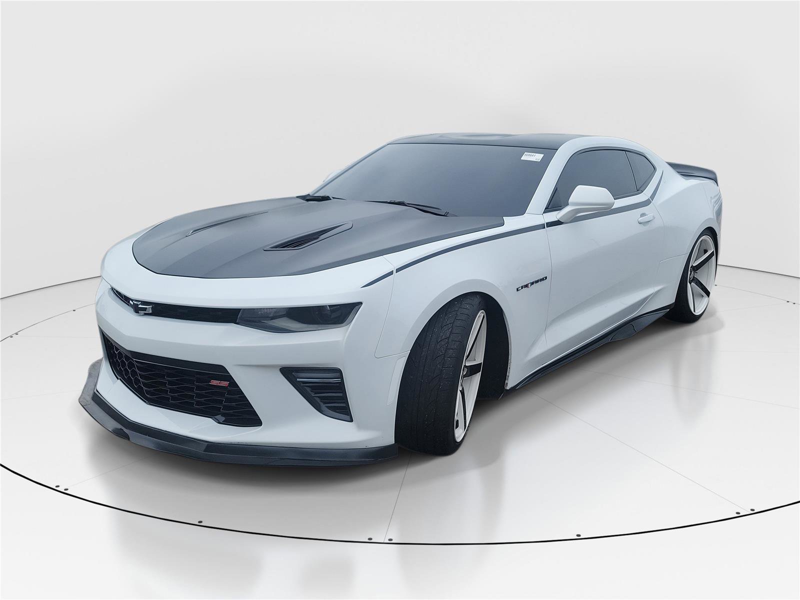 Used 2018 Chevrolet Camaro SS image 2