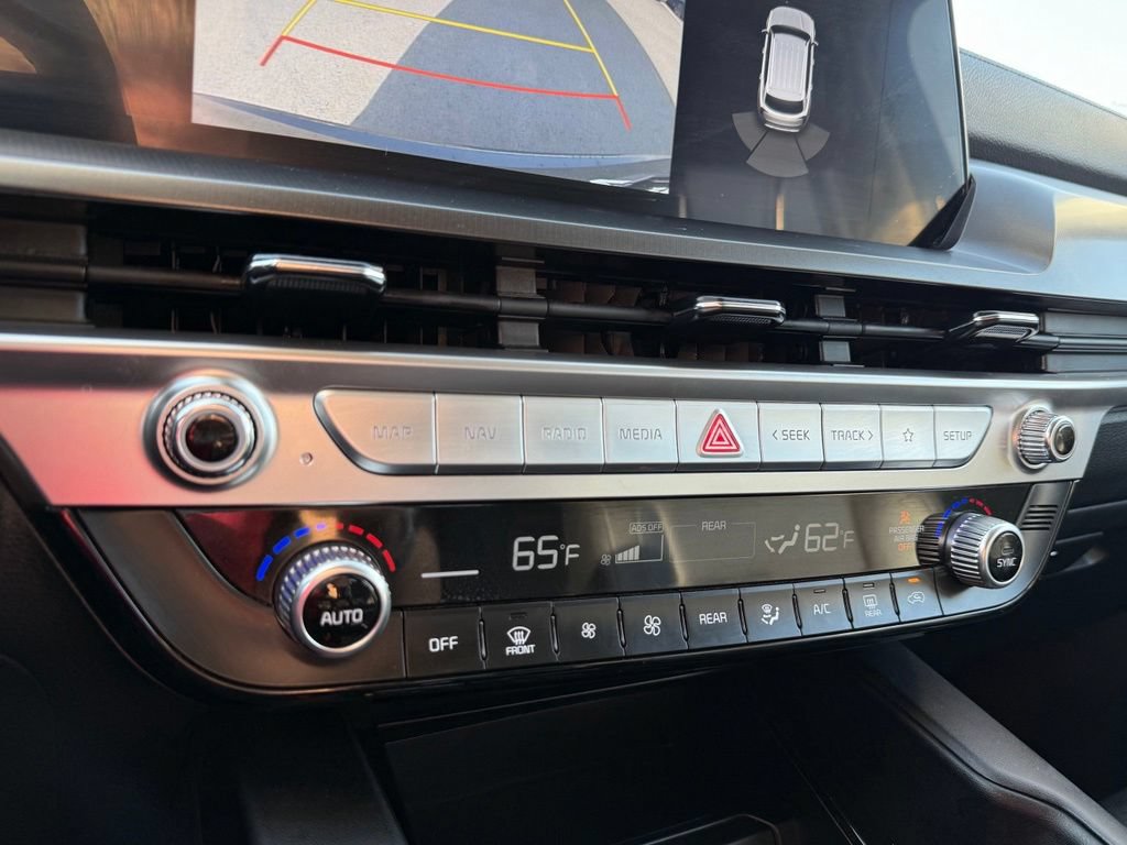 Used 2025 Kia Telluride LX FWD image 16