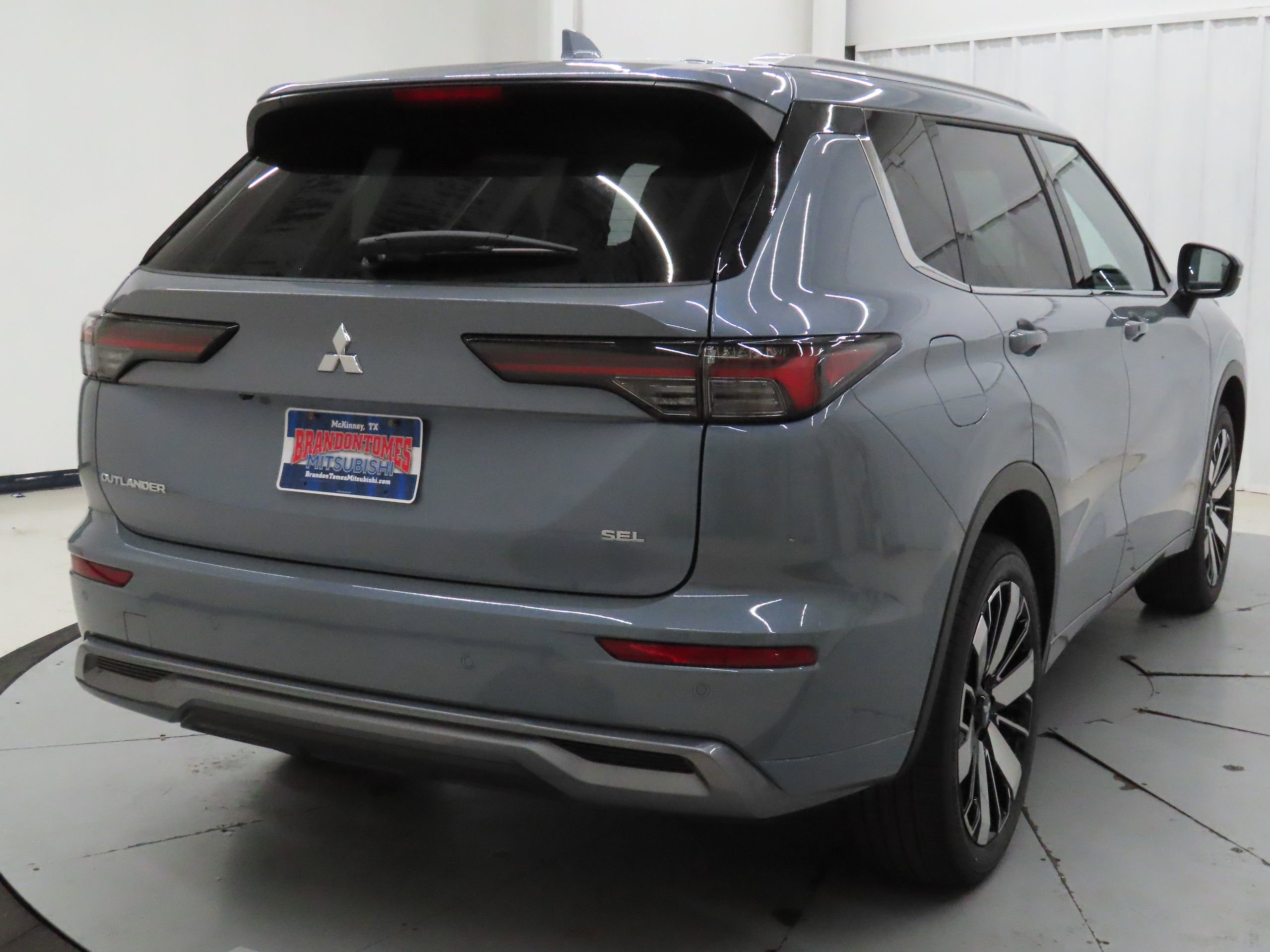 New 2026 Mitsubishi Outlander SEL image 3
