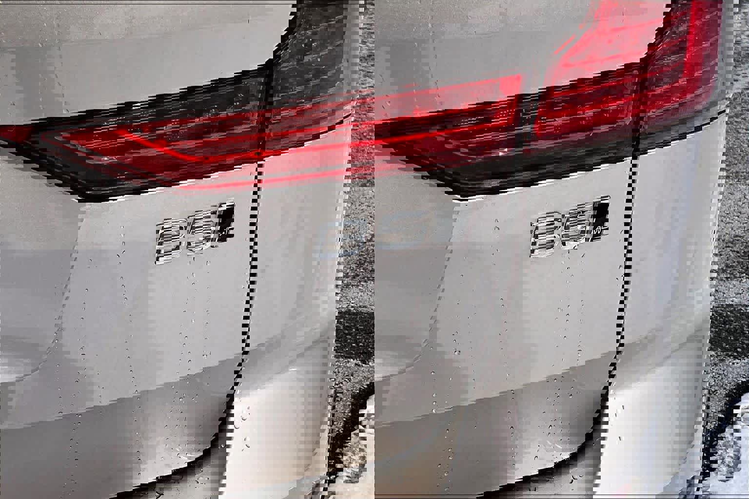 Certified 2023 Volvo XC60 B5 Plus image 9