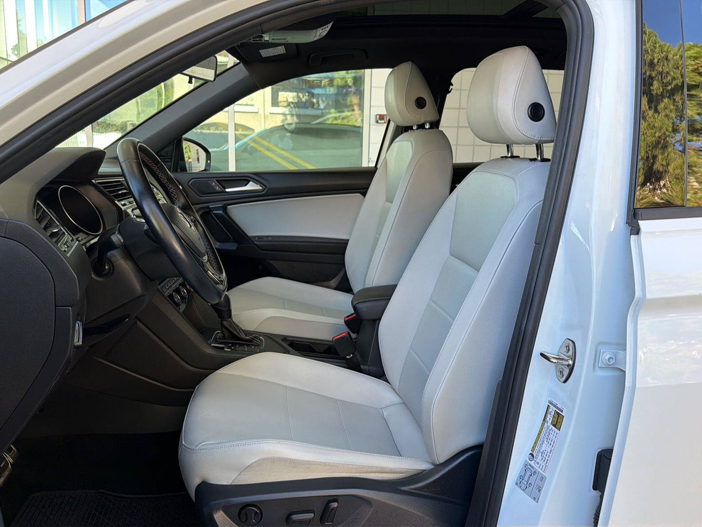 Certified 2021 Volkswagen Tiguan SE R-Line FWD image 15