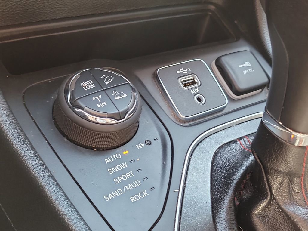 Certified 2022 Jeep Cherokee Trailhawk image 25