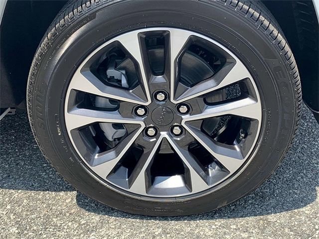 New 2024 Jeep Grand Cherokee Overland image 5