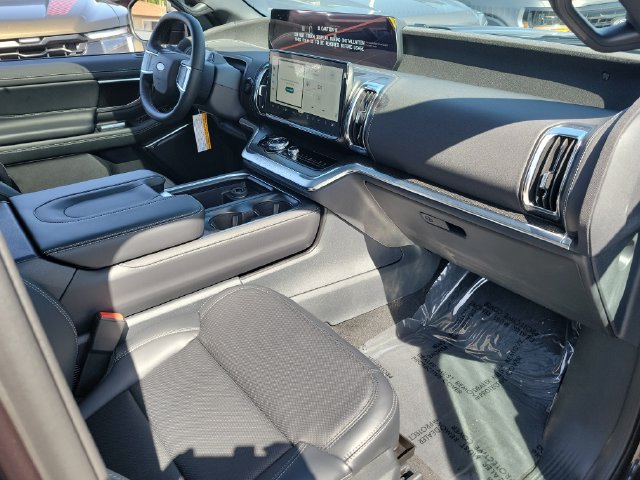 New 2027 Ford Expedition Platinum w/ Stealth Performance Package AWD/4WD image 17