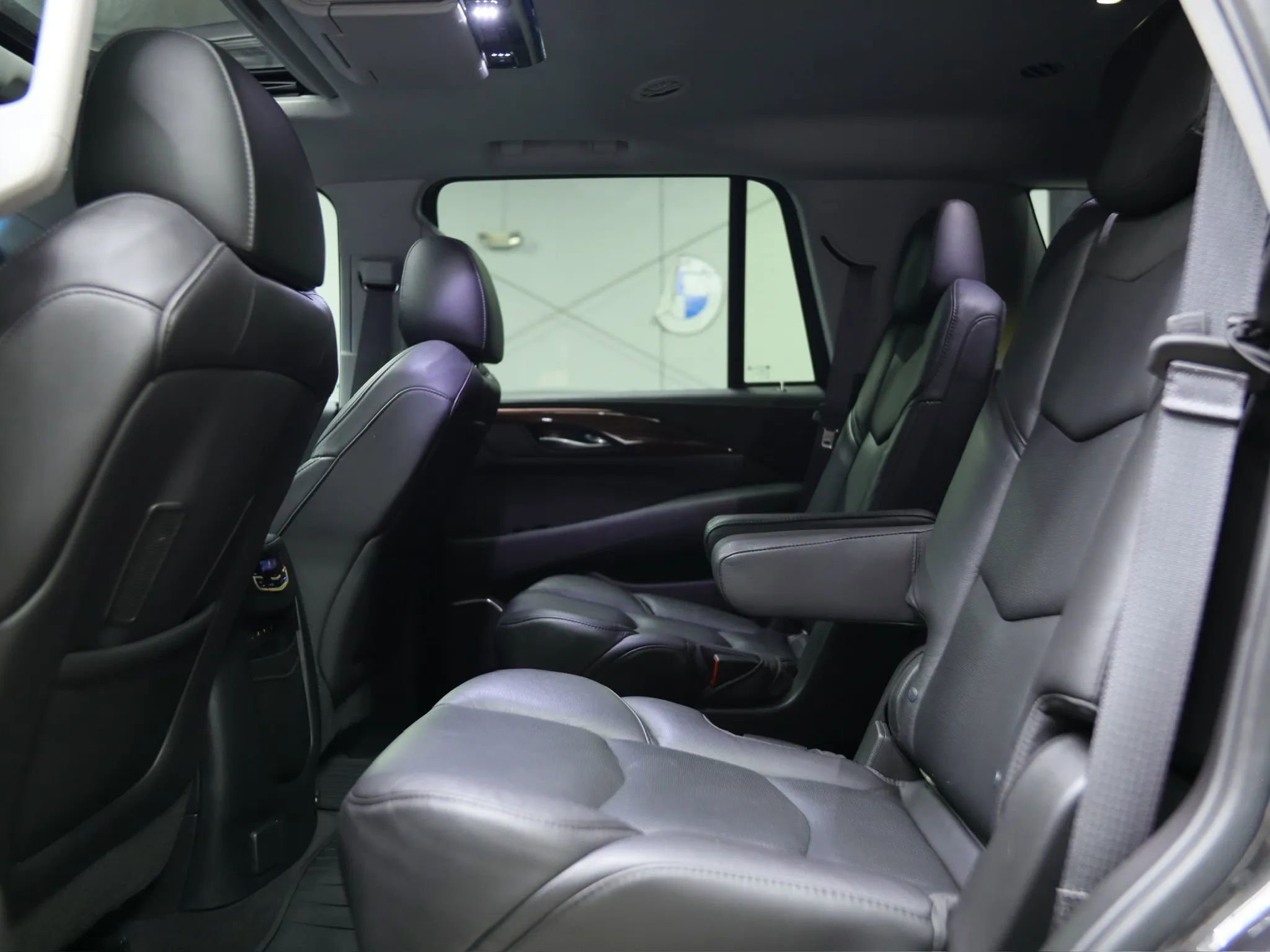 Used 2017 Cadillac Escalade Luxury image 30