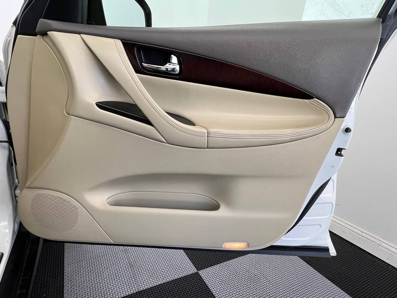 Used 2014 INFINITI QX50 Journey w/ Premium Package image 11