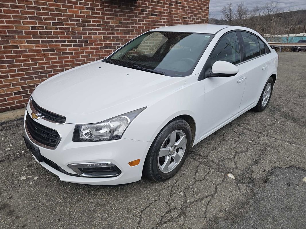 Used 2016 Chevrolet Cruze LT image 2