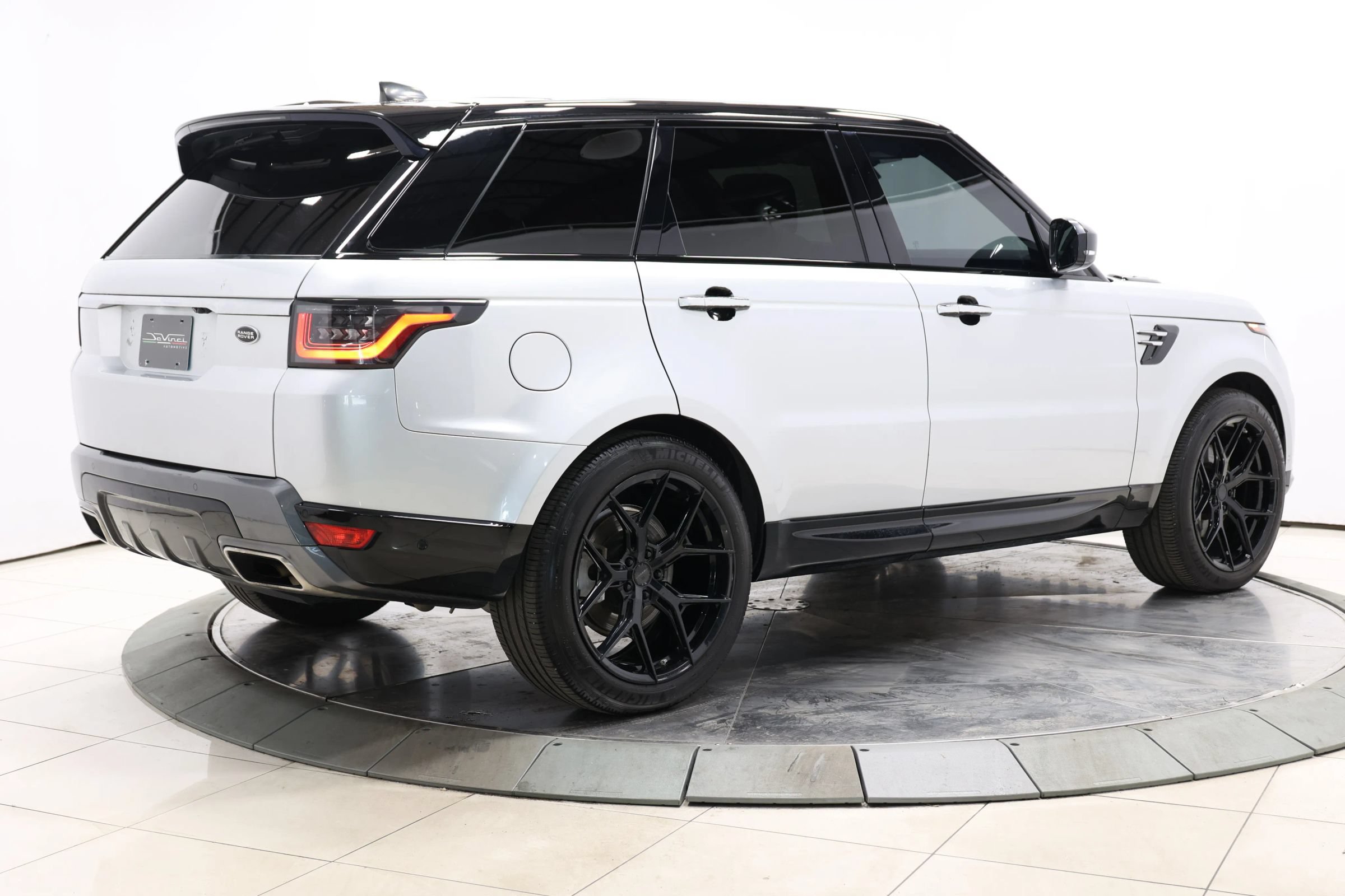 Used 2019 Land Rover Range Rover Sport HSE AWD/4WD image 4