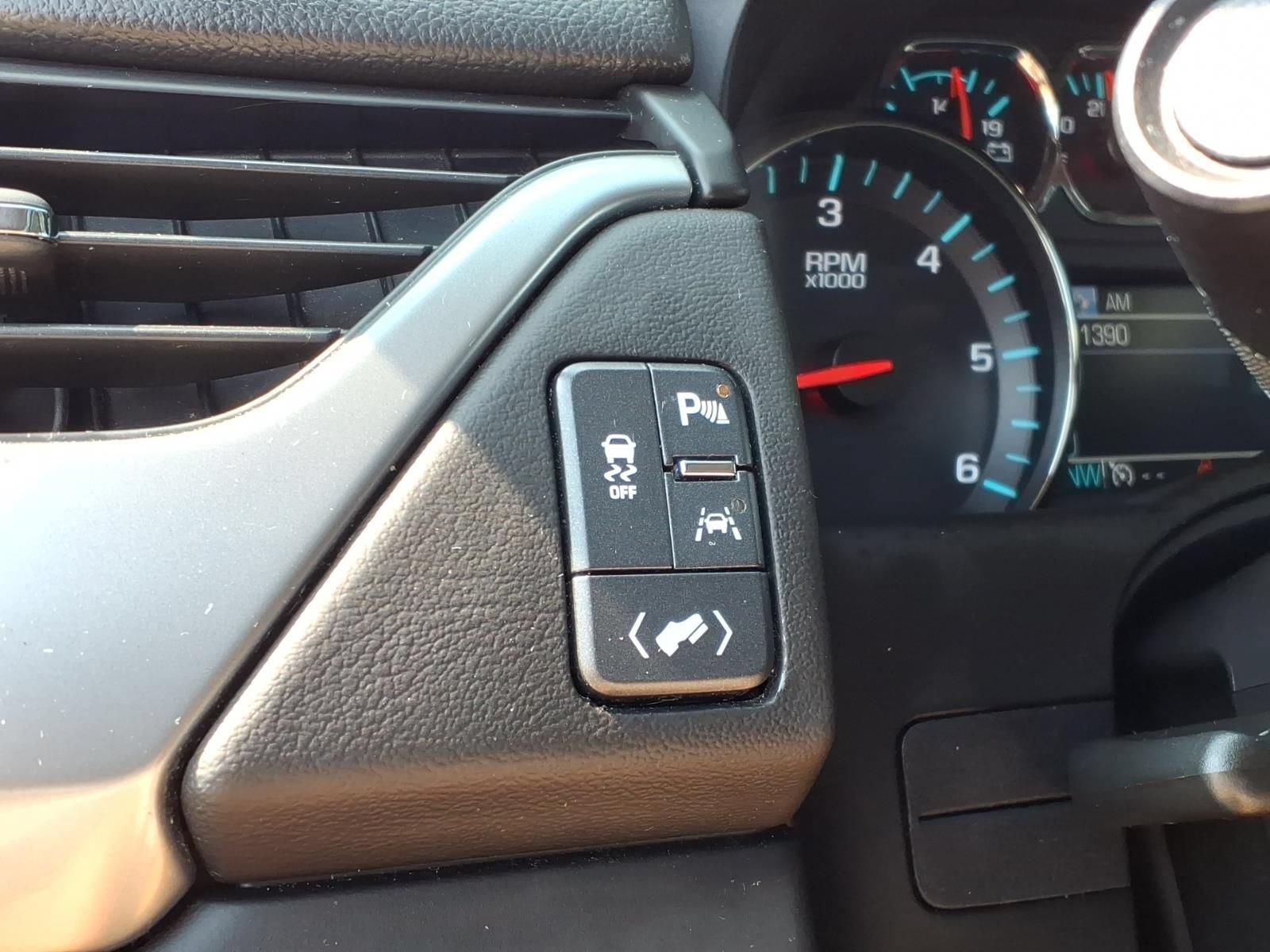 Used 2017 Chevrolet Suburban LT RWD image 25