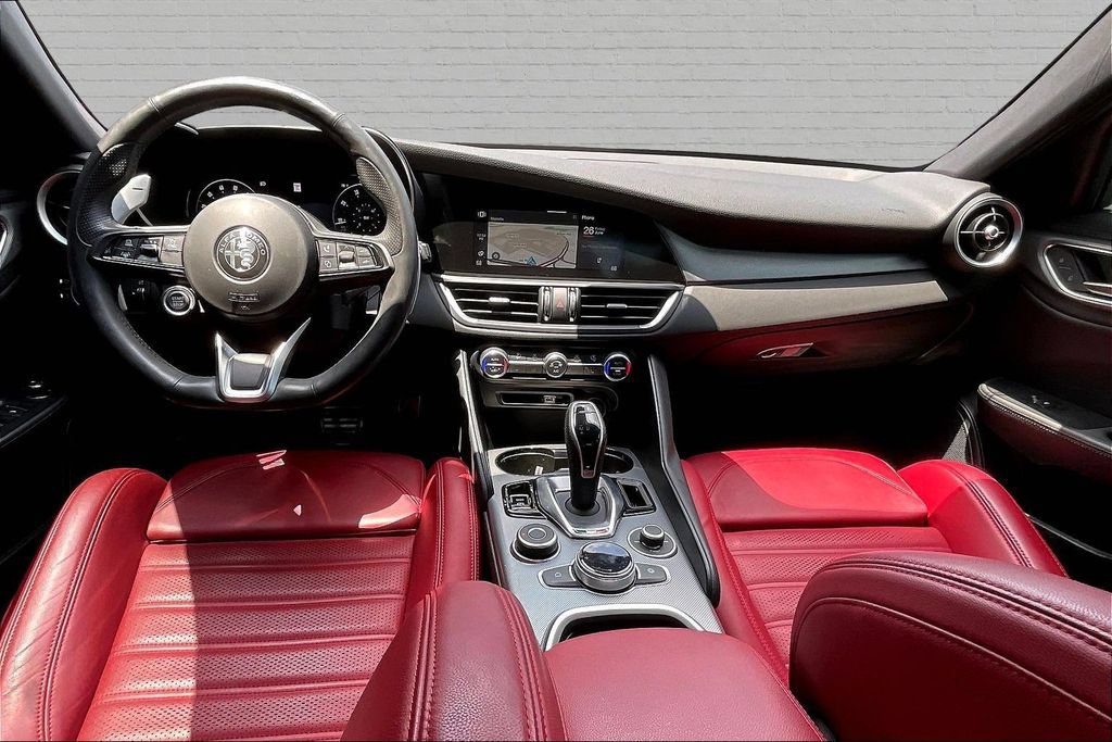 Used 2024 Alfa Romeo Giulia Veloce RWD image 7