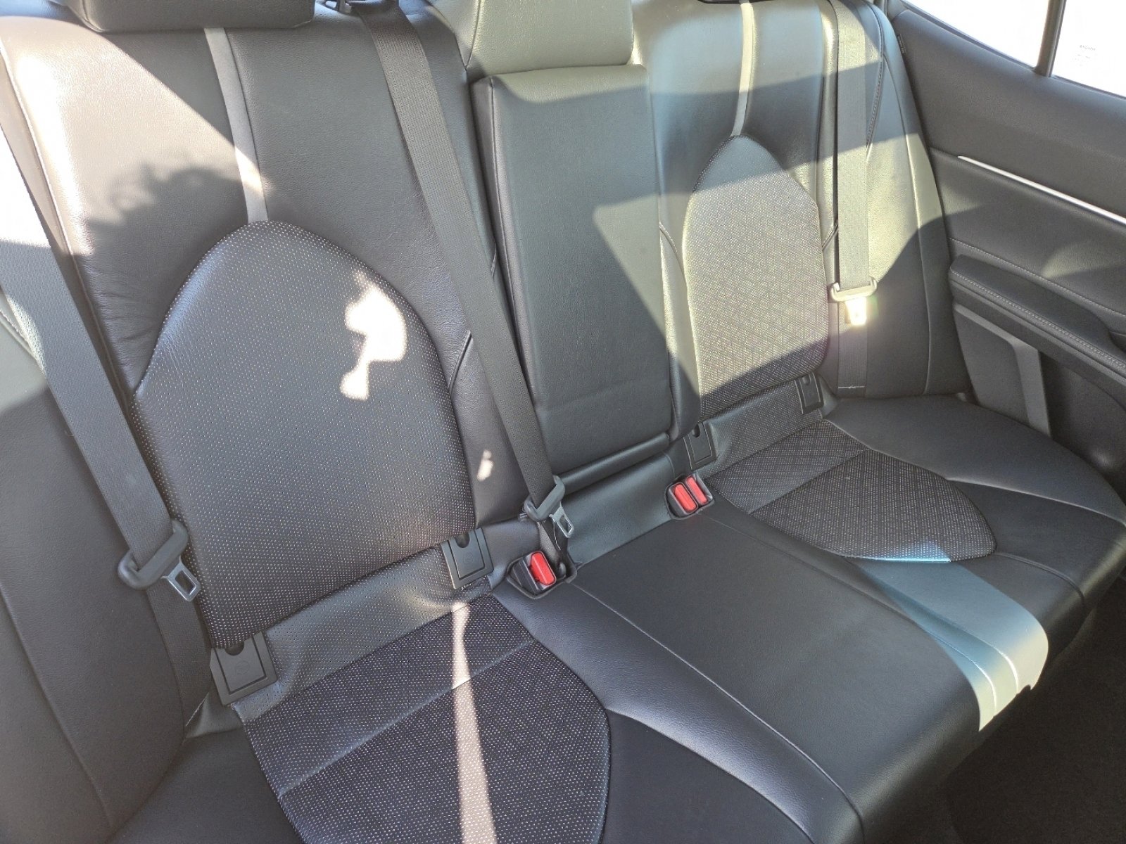 Used 2018 Toyota Camry XSE image 23