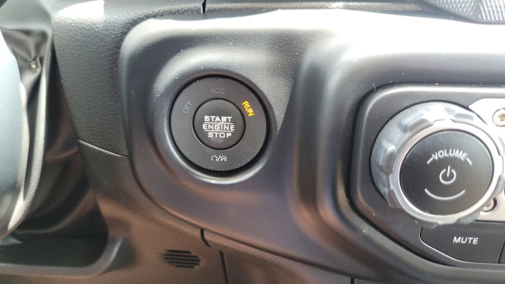 Used 2022 Jeep Wrangler Unlimited Sahara w/ Cold Weather Group AWD/4WD image 23