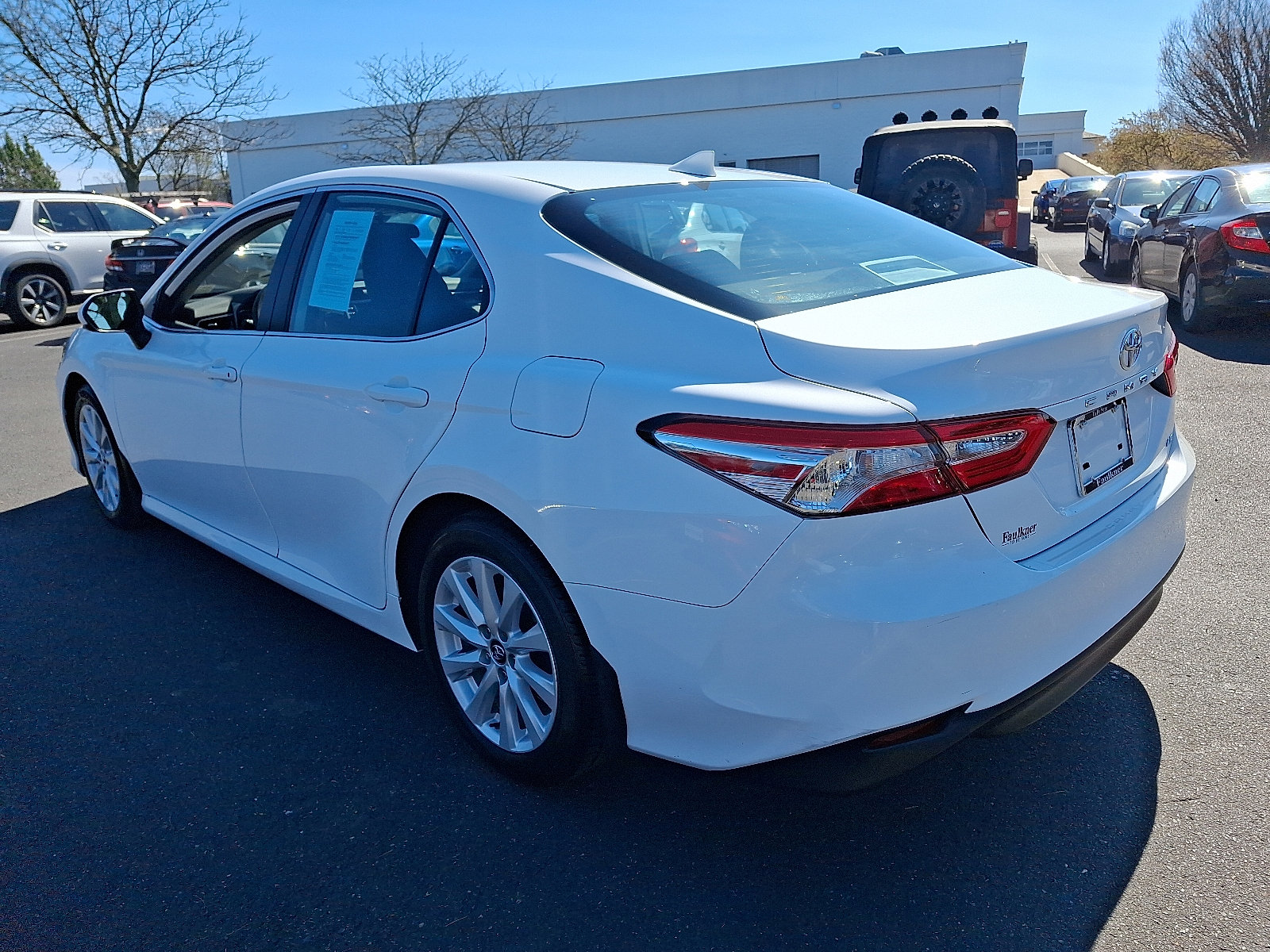 Used 2020 Toyota Camry LE image 4