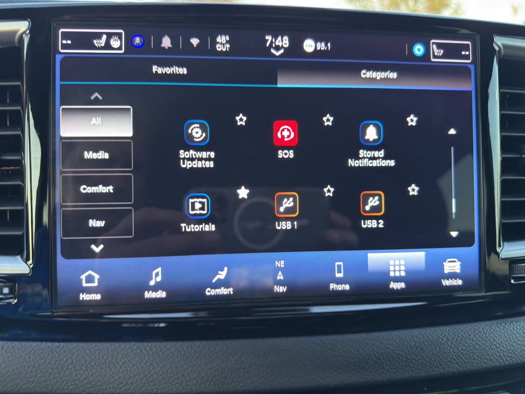 Used 2025 Chrysler Pacifica Limited FWD image 30
