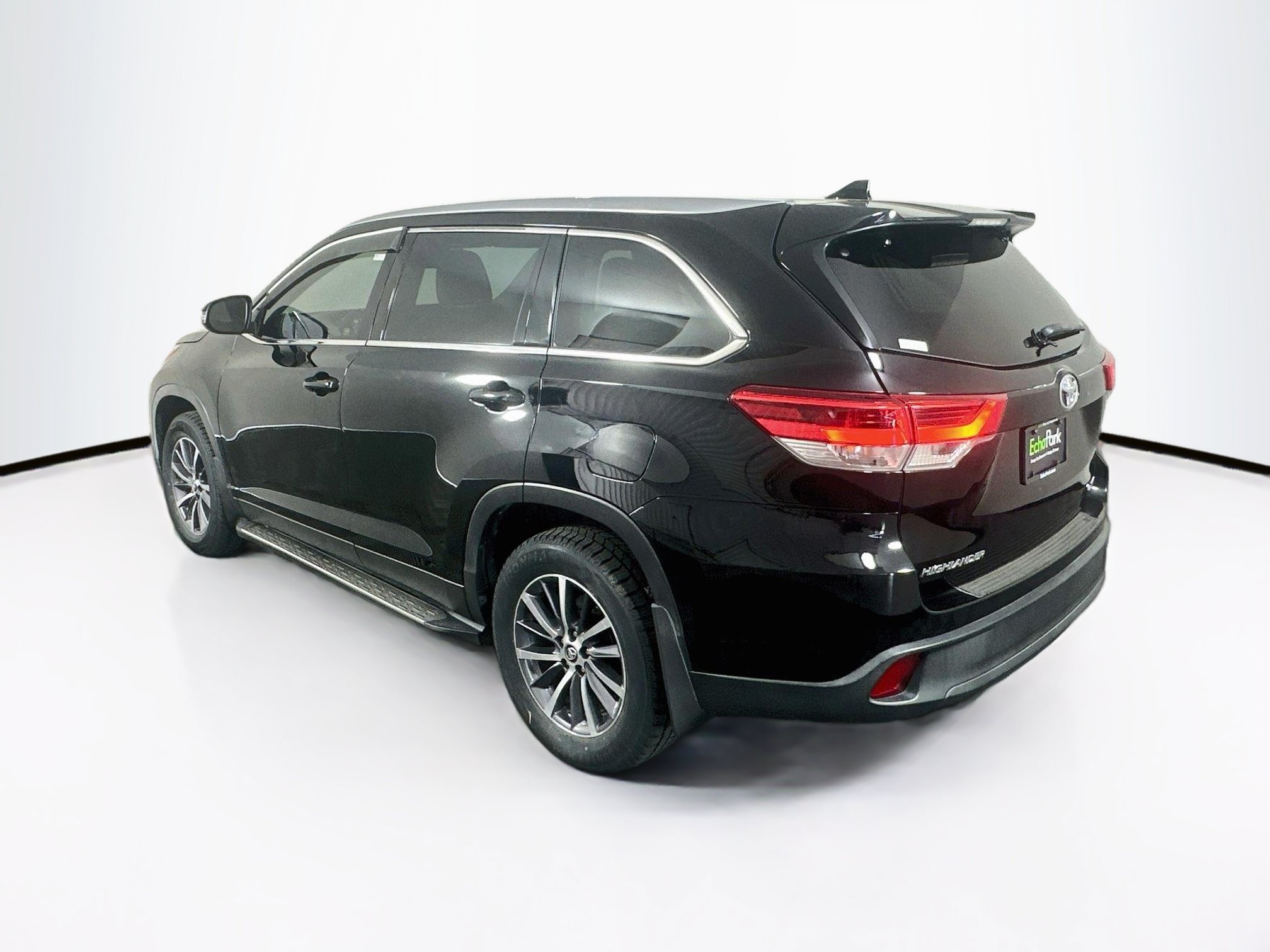Used 2019 Toyota Highlander XLE FWD image 5