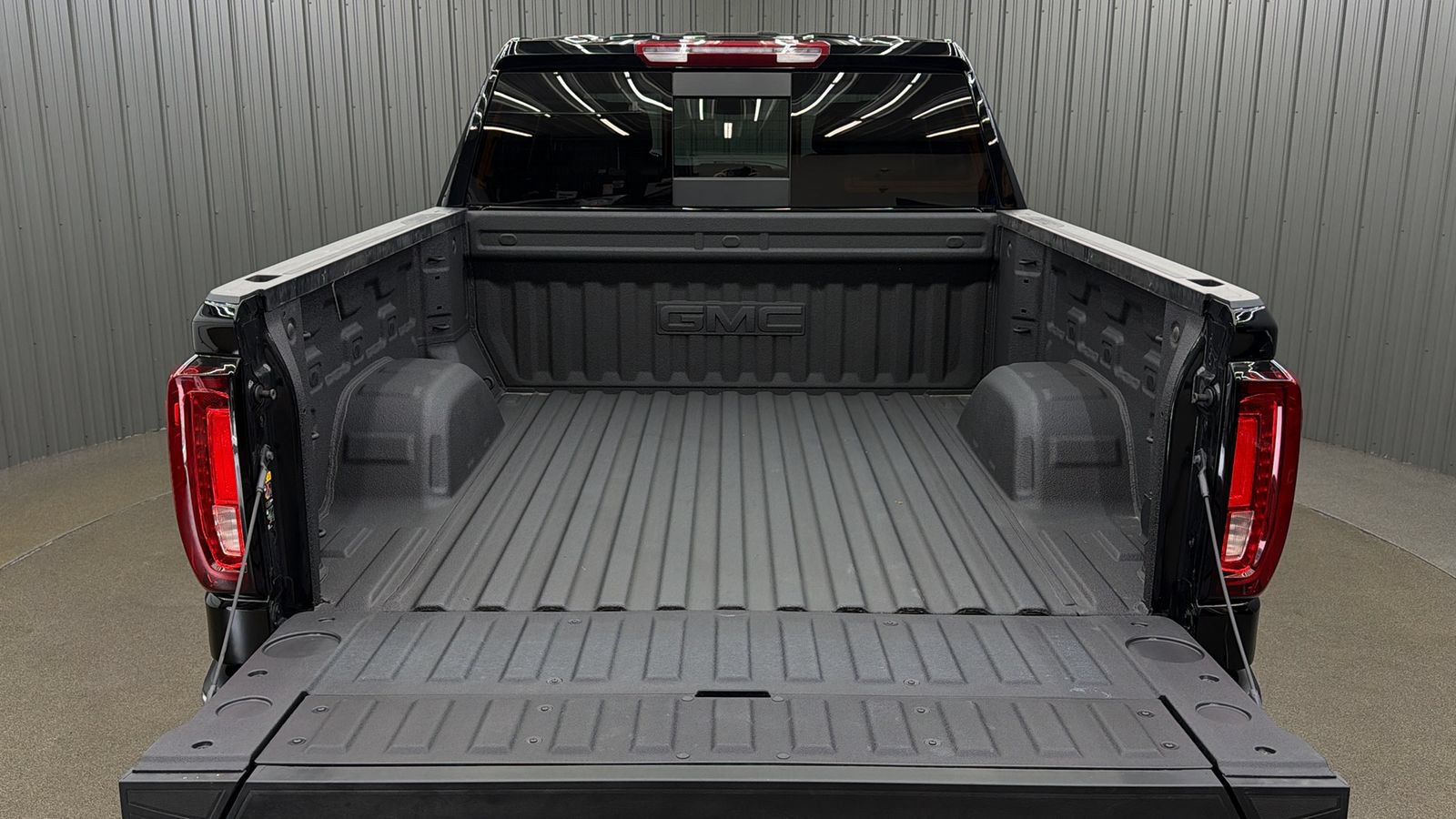 Used 2026 GMC Sierra 1500 SLT AWD/4WD image 17