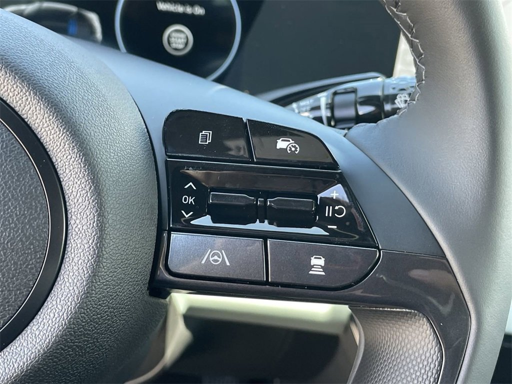 New 2025 Hyundai Elantra Limited image 29