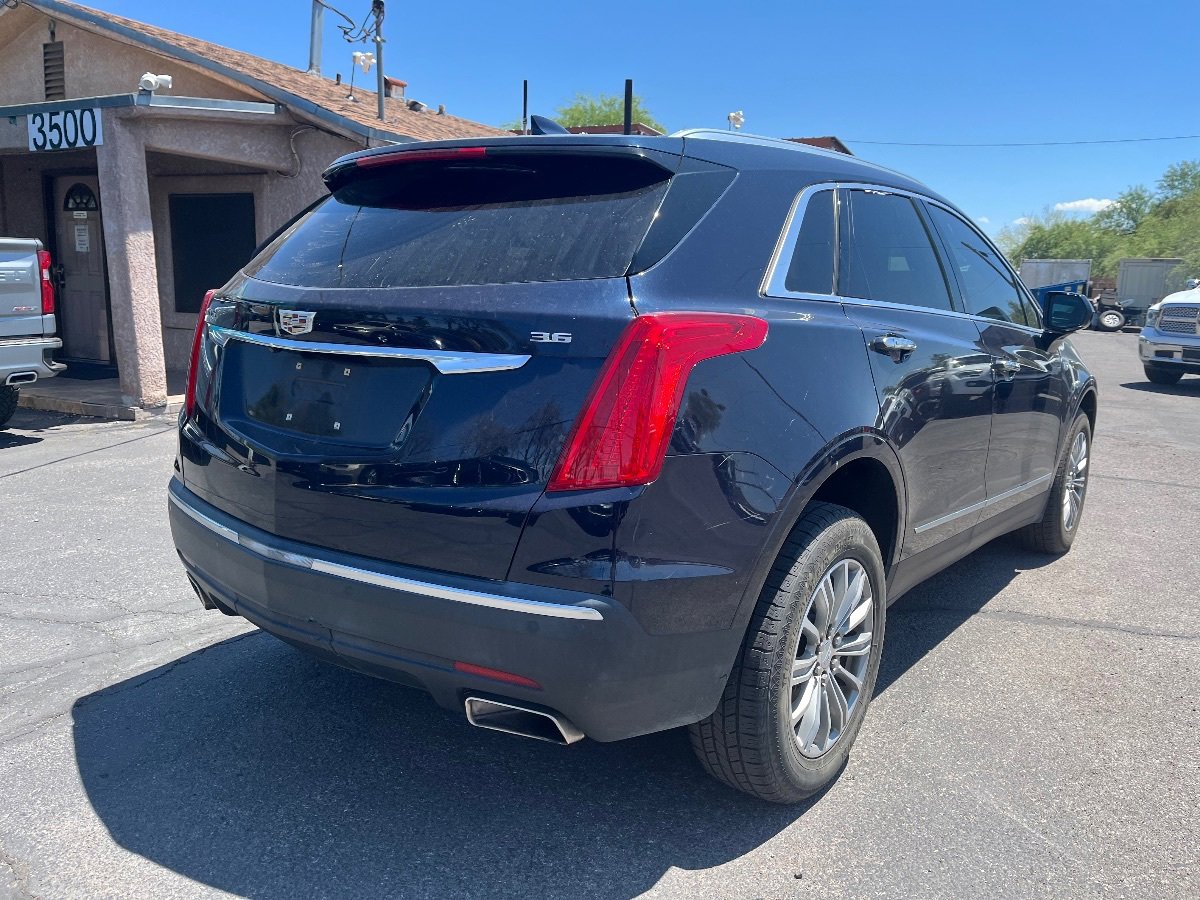 Used 2017 Cadillac XT5 Luxury w/ Driver Awareness Package FWD image 3