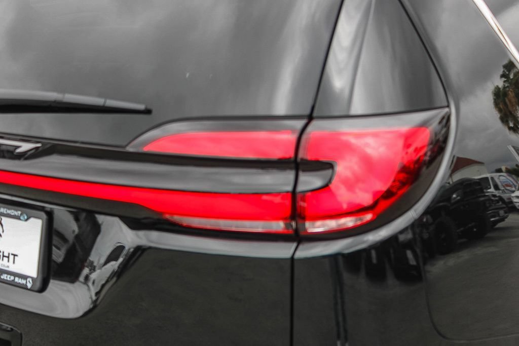 New 2027 Chrysler Pacifica Select FWD image 10
