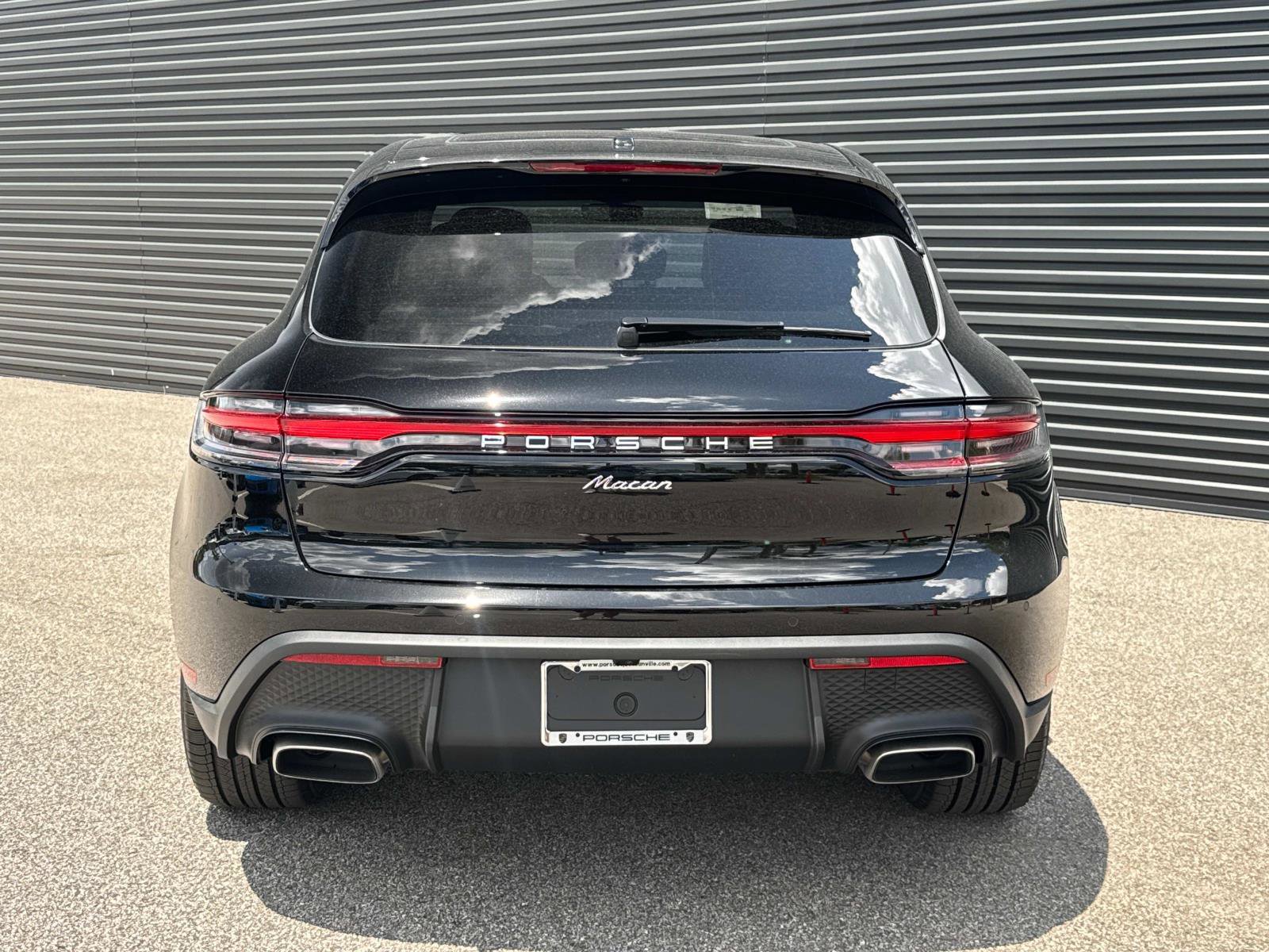 Used 2025 Porsche Macan image 9