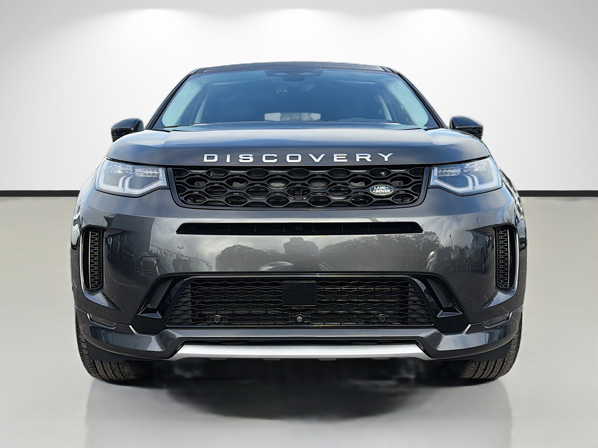 Used 2025 Land Rover Discovery Sport S image 8