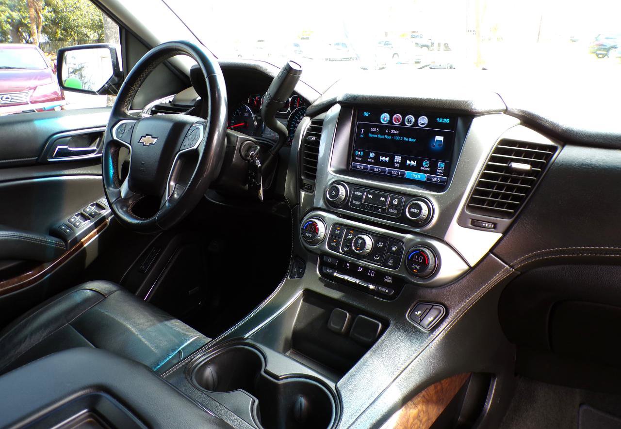 Used 2018 Chevrolet Suburban LT RWD image 27