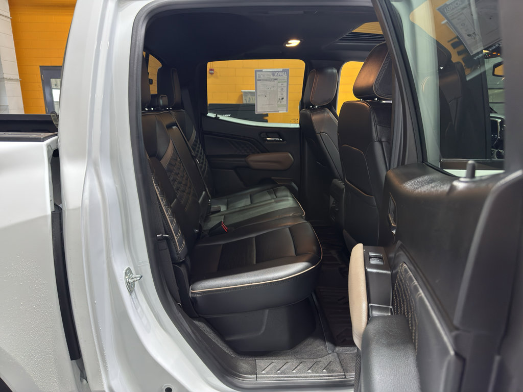 Used 2024 GMC Canyon Denali image 22