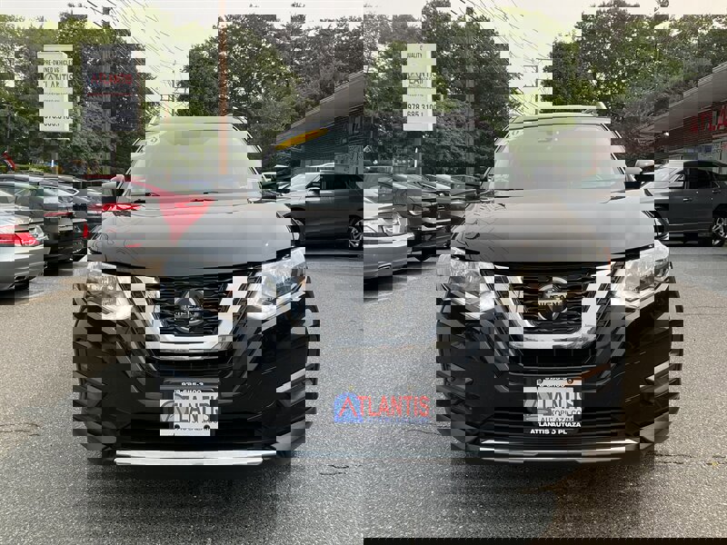 Used 2019 Nissan Rogue SV w/ Premium Package image 2