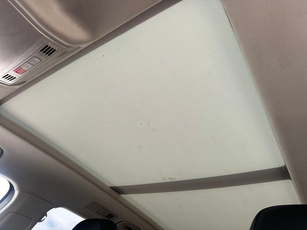 Used 2023 Volkswagen Tiguan SE w/ Panoramic Sunroof Package FWD image 32