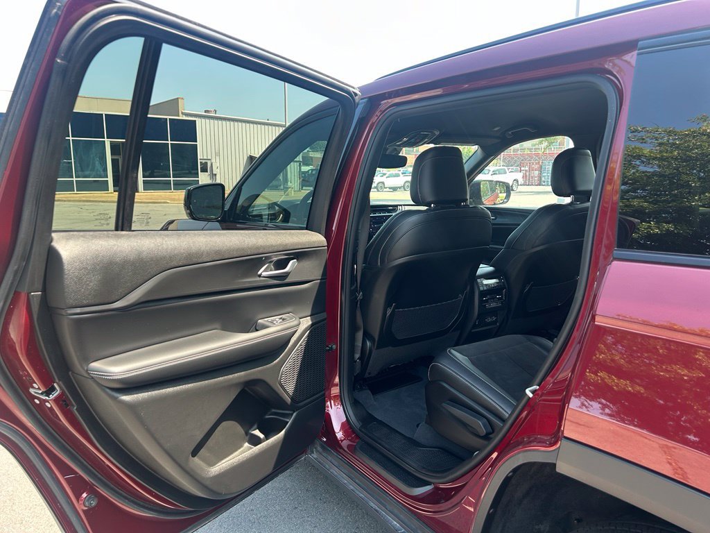 Used 2023 Jeep Grand Cherokee L Laredo AWD/4WD image 28