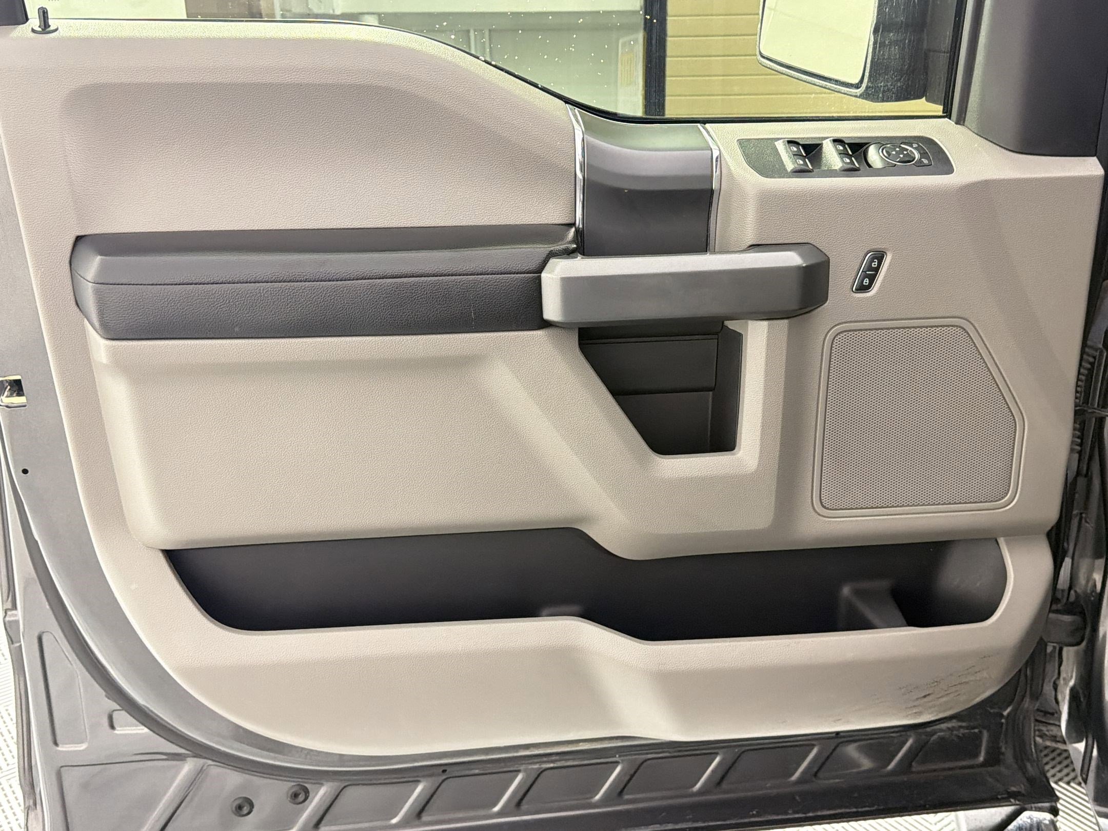 Used 2018 Ford F150 XLT w/ Equipment Group 301A Mid RWD image 13