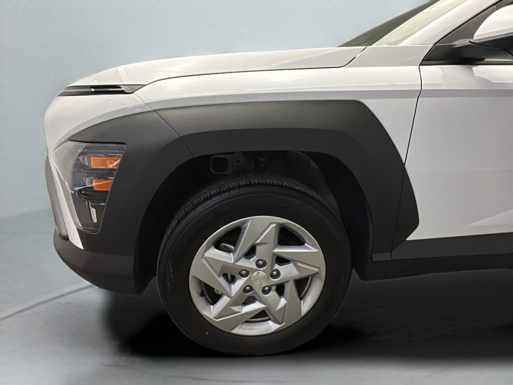 Certified 2025 Hyundai Kona SE image 3
