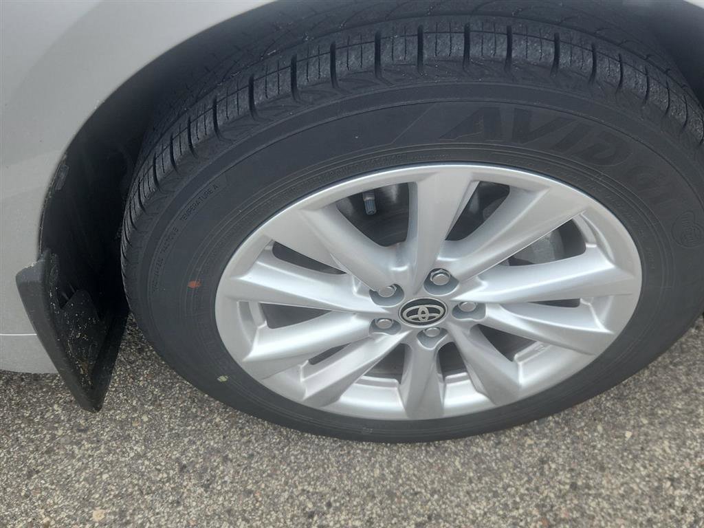 Used 2024 Toyota Corolla LE w/ LE Convenience Package FWD image 11