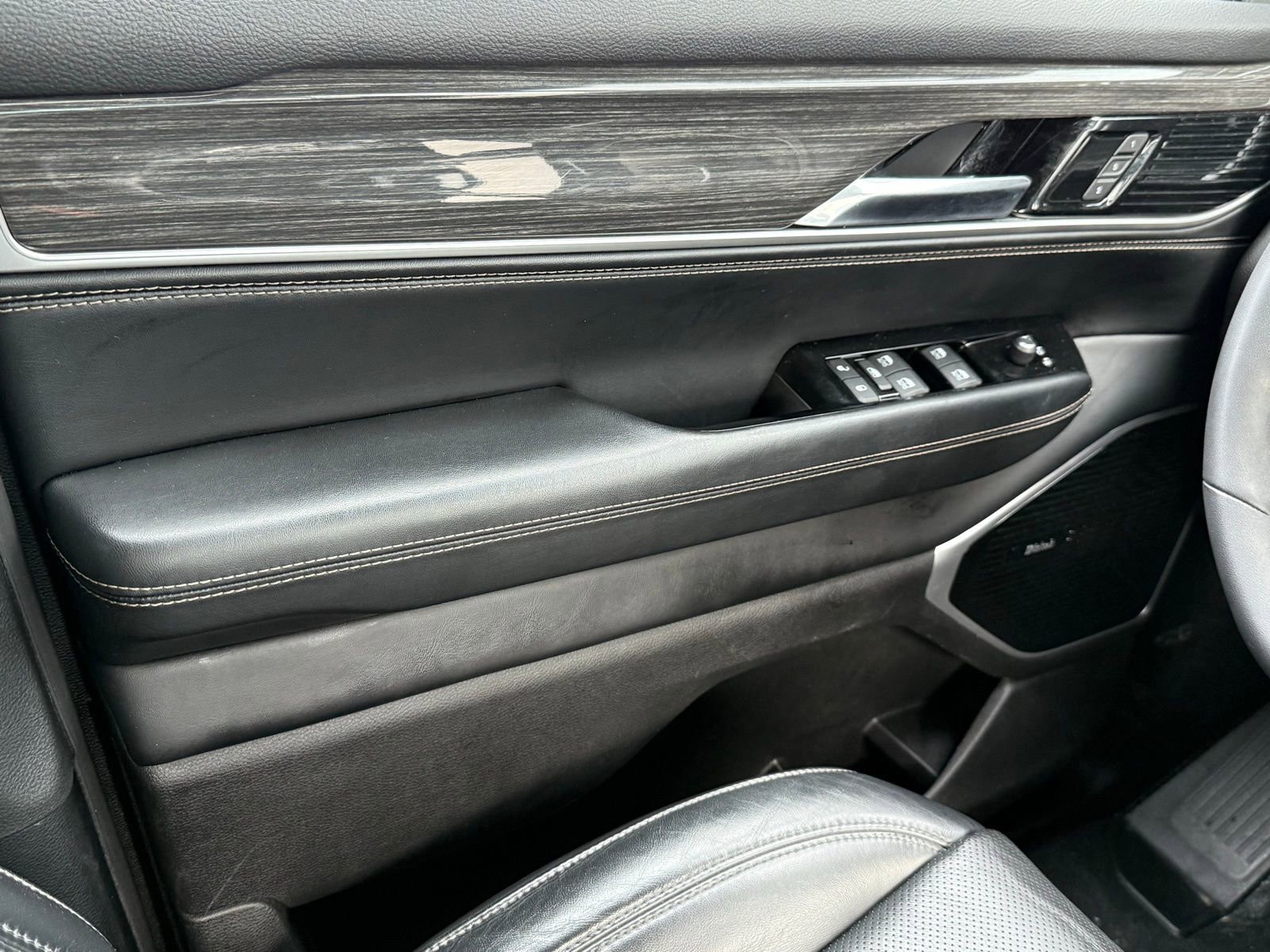 Used 2022 Jeep Wagoneer Series III w/ Premium Group I image 35