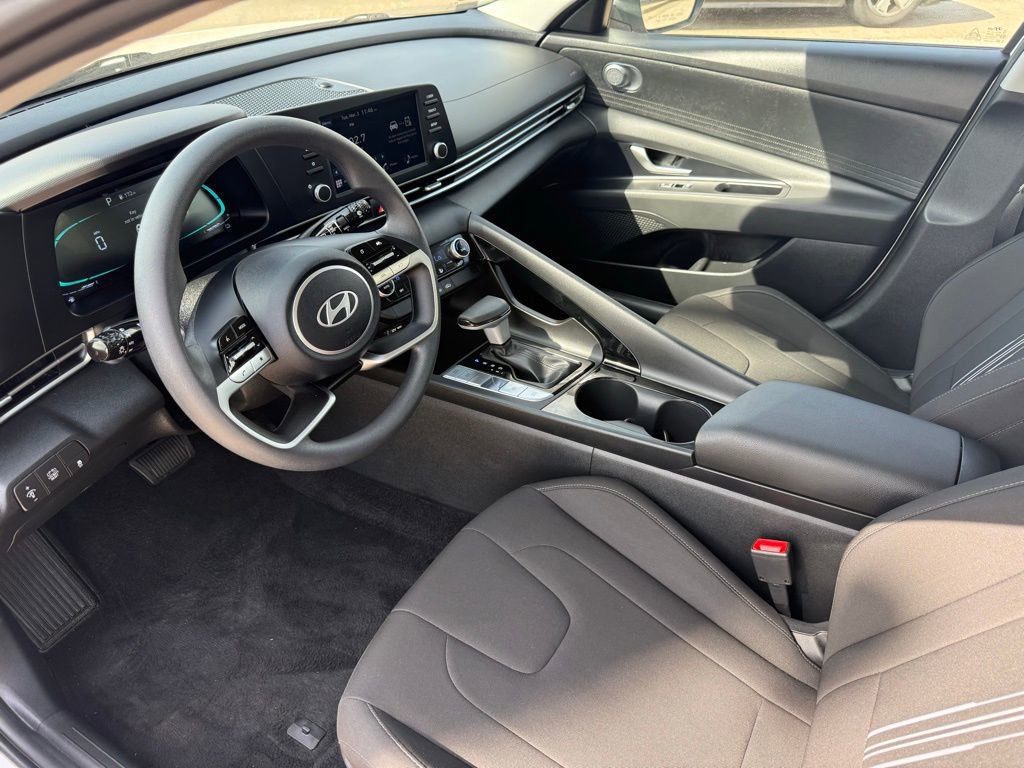 Used 2026 Hyundai Elantra Blue image 25