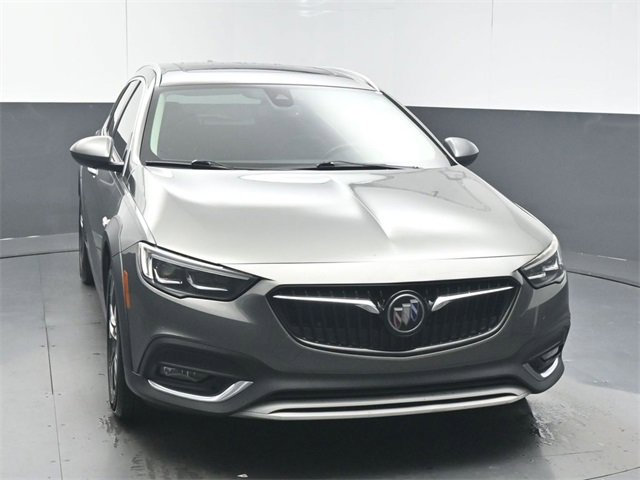 Used 2018 Buick Regal Essence w/ Driver Confidence Package #1 image 2