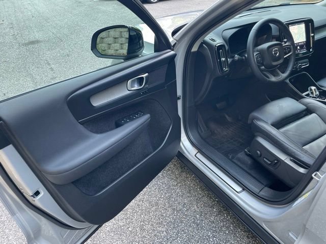 Certified 2023 Volvo XC40 B5 Plus w/ Protection Package Premier AWD/4WD image 11