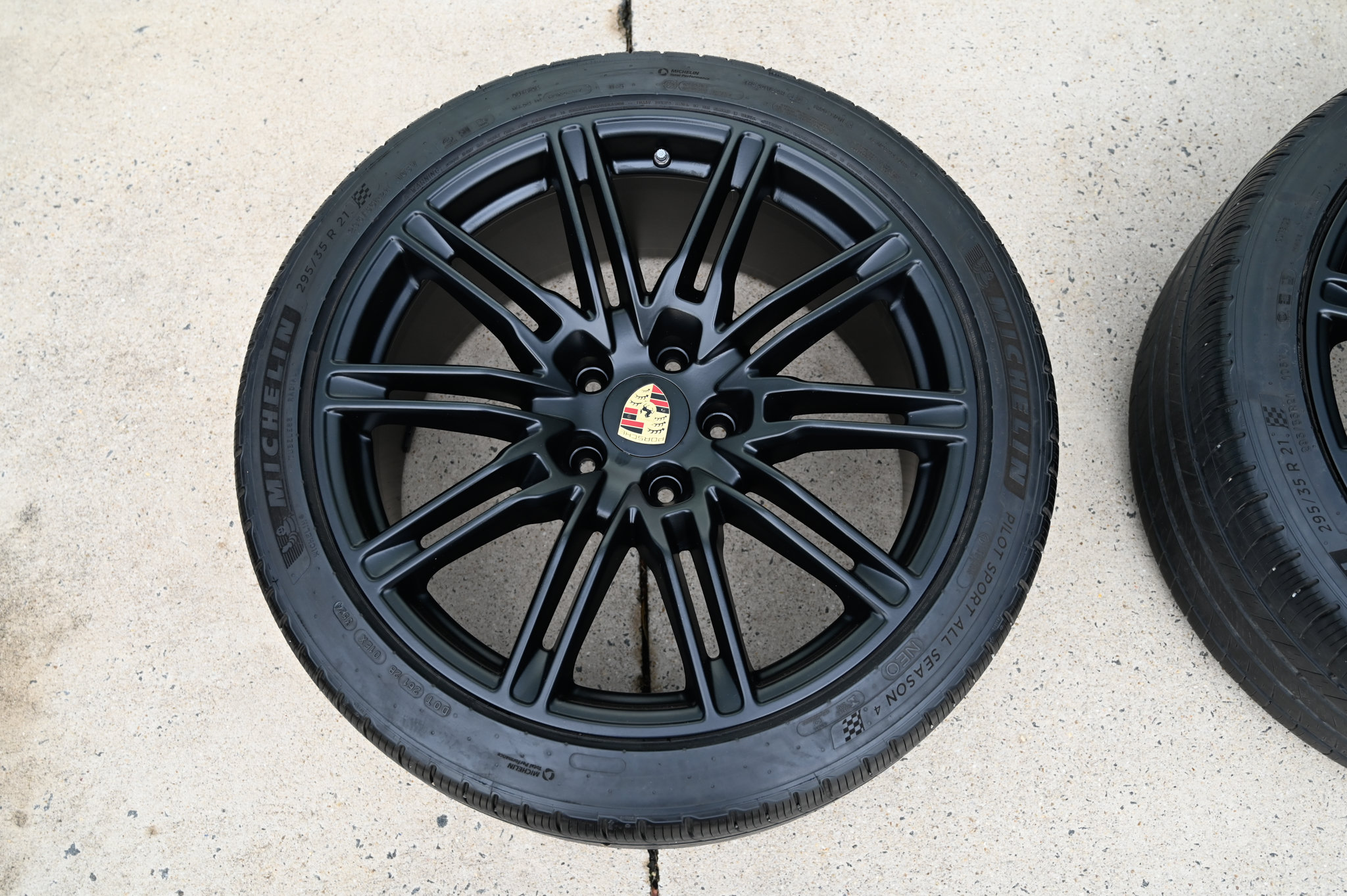 Used 2016 Porsche Cayenne Turbo S AWD/4WD image 66