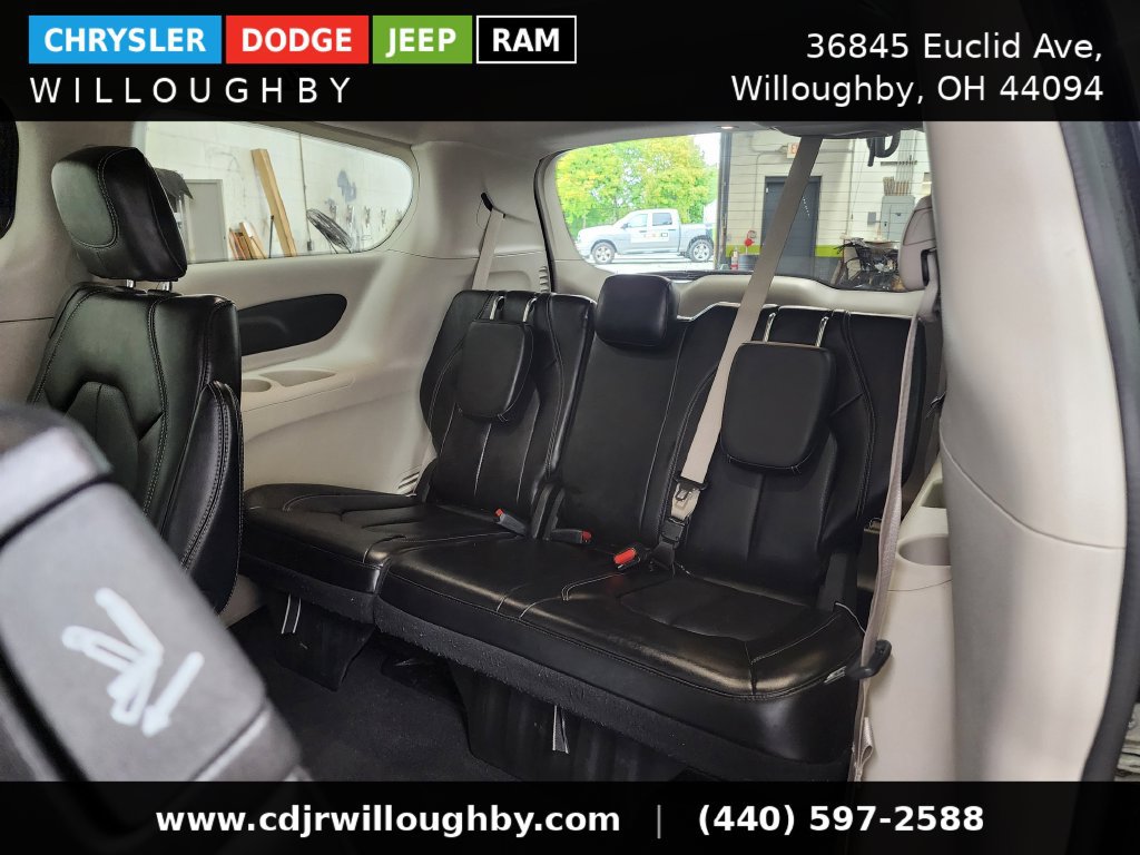 Used 2023 Chrysler Pacifica Touring-L AWD/4WD image 28
