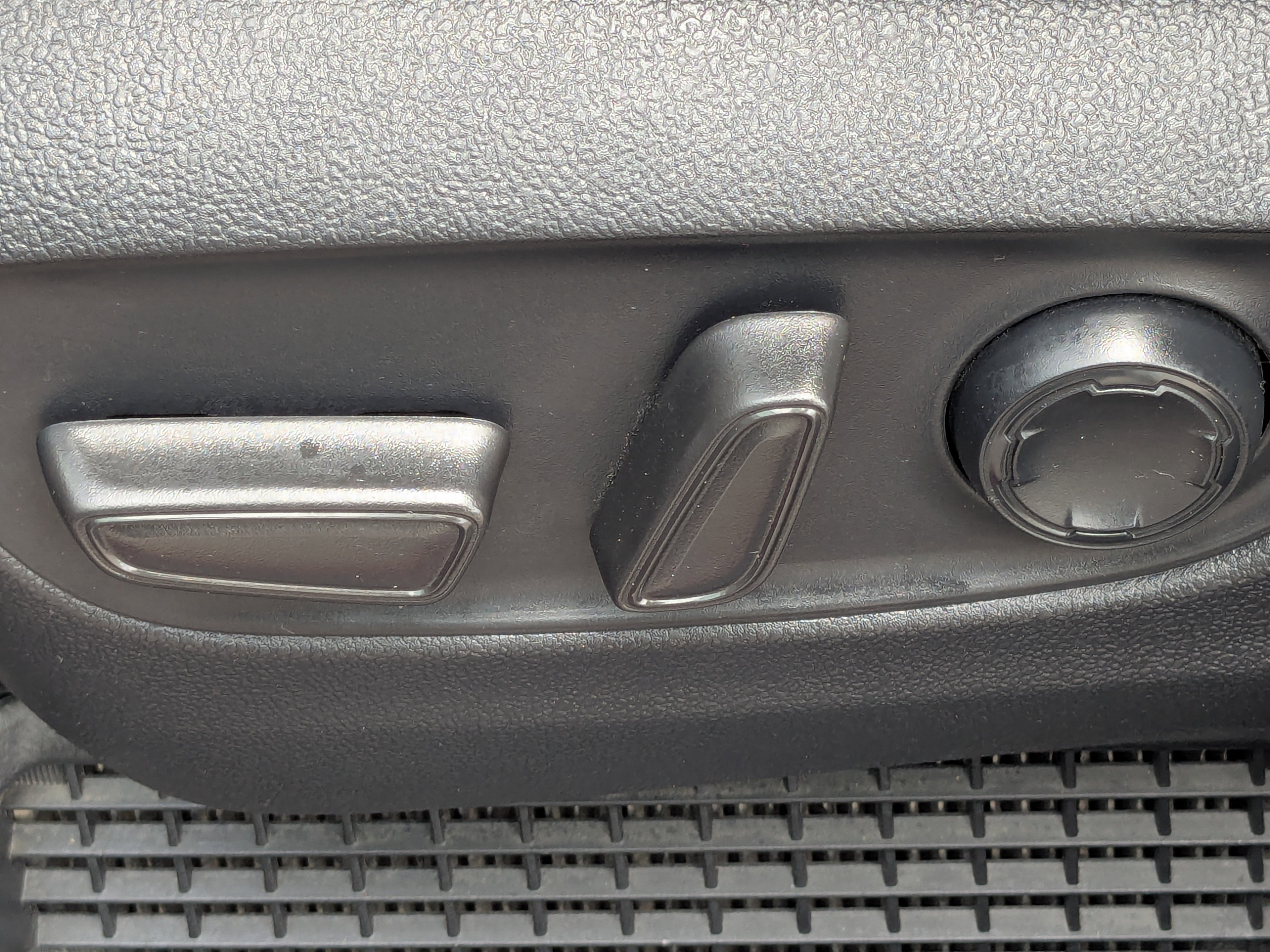 Used 2022 Toyota Sienna XLE FWD image 25