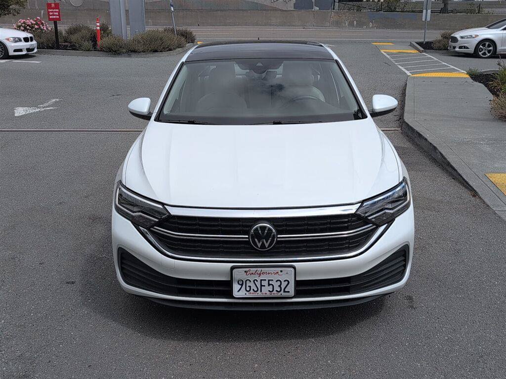Used 2023 Volkswagen Jetta SE w/ Panoramic Sunroof Package FWD image 3