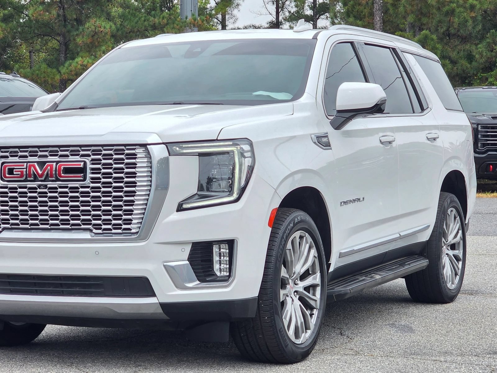 Used 2021 GMC Yukon Denali w/ Advanced Technology Package RWD image 3