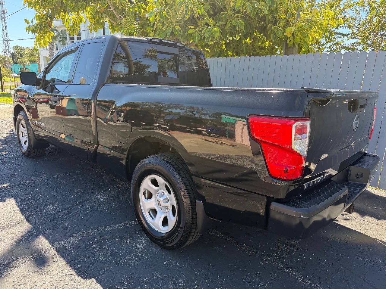 Used 2017 Nissan Titan S RWD image 3