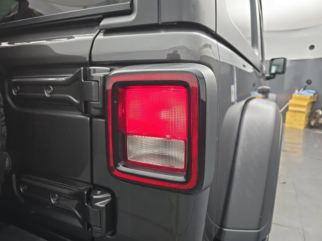 Used 2018 Jeep Wrangler Unlimited Sport S AWD/4WD image 19