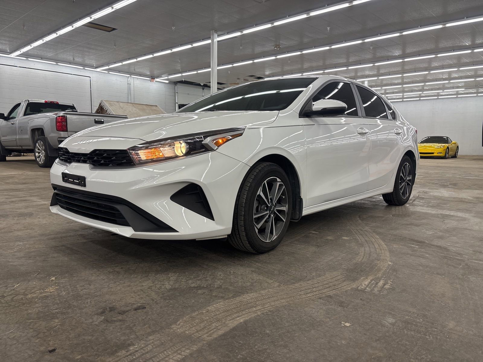 Used 2023 Kia Forte LXS w/ LXS Technology Package image 2